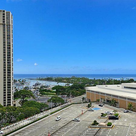 Ocean View Room At Ala Moana Fees Include Honolulu Exterior photo
